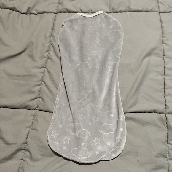 Swaddle Me Newborn NB Swaddling Sleep Sack Full Zip Soft Gray Stars & Clouds - Picture 6 of 8